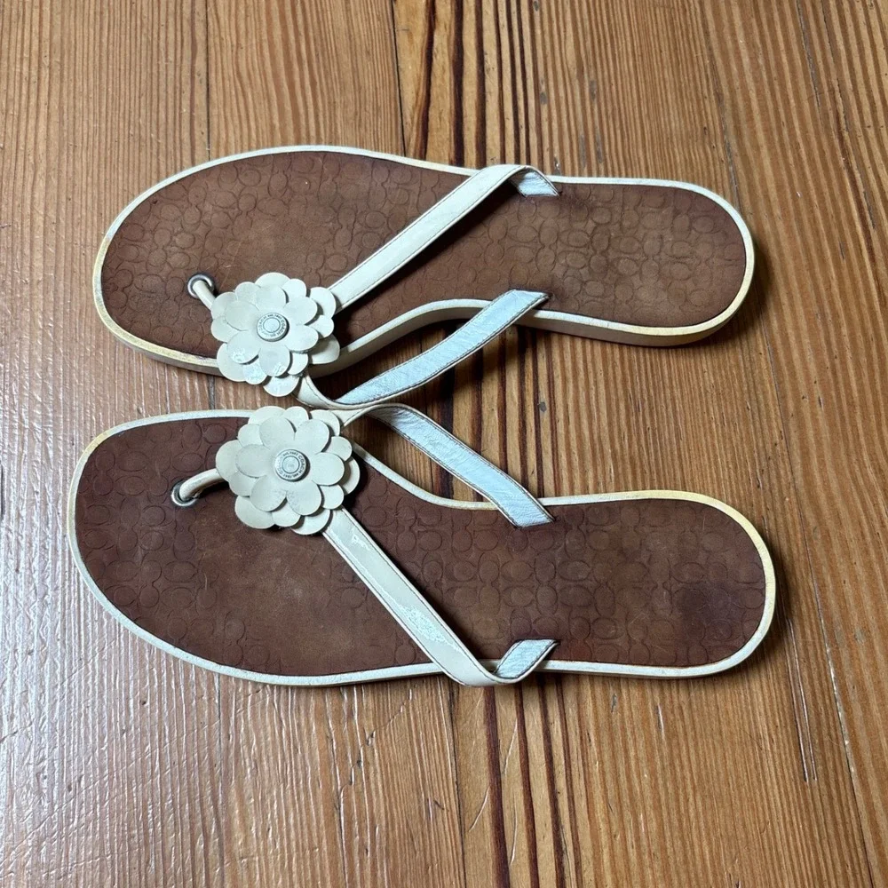 Coach Flip Flop Sandals Womens Cream Brown Floral Signature Logo SIZE 7